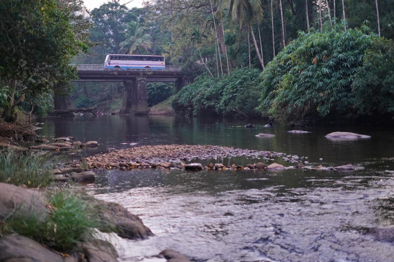 Athirapilly On The Rocks Hotel Athirappilly Eksteriør billede