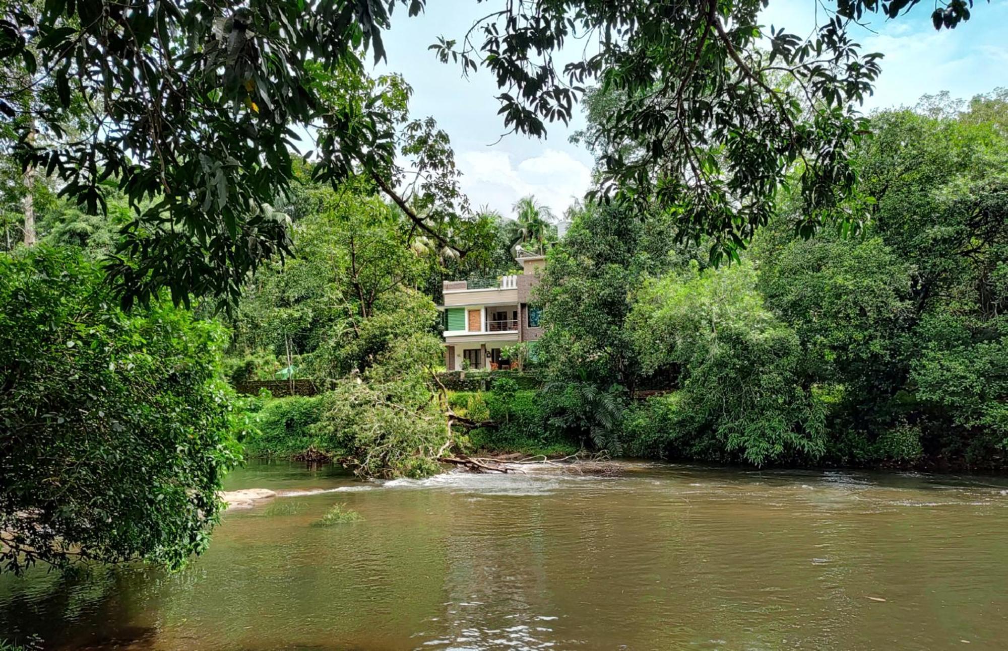 Athirapilly On The Rocks Hotel Athirappilly Eksteriør billede